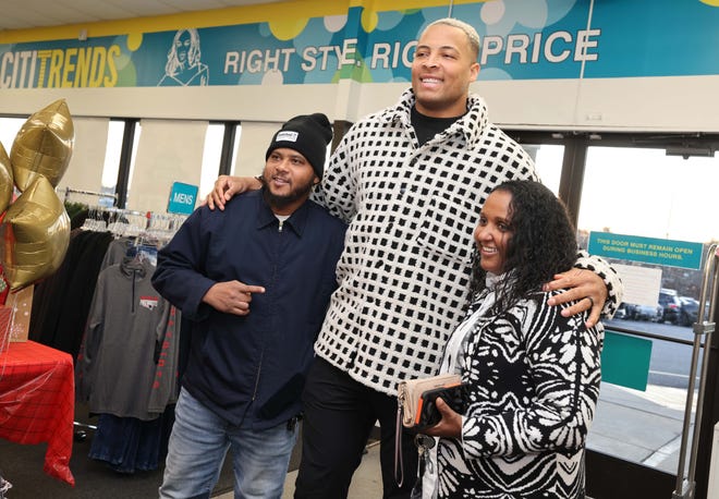 Customers Marcelino Corriea, left, and Maria Pegan with New England Patriots tight end Pharaoh Brown at a surprise holiday payoff event at Brockton Citi Trends on Tuesday, Dec. 12, 2023. Customers had their layaway items paid off from a partnership between the nonprofit Pay Away and Brown.